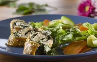 ROLLITOS DE POLLO CREMOSOS AL AJO Y CEBOLLA ROLLITOS DE POLLO CREMOSOS AL AJO Y CEBOLLA
