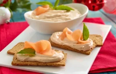 Dip cremoso de salmón y hierbas finas Dip cremoso de salmón y hierbas finas