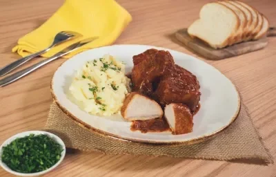 LOMO de CERDO con MIEL de TAMARINDO preparado con Salsa de Soya MAGGI®