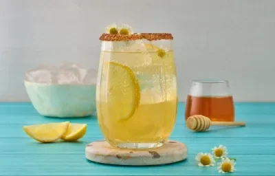 Mocktail de Miel, Manzanilla y Jengibre