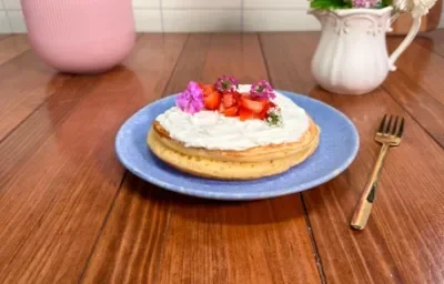 Hot Cakes Americanos de Fresas con Crema