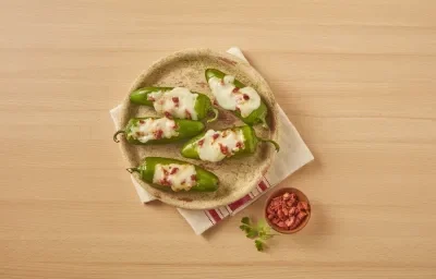 Jalapeños rellenos de choriqueso Jalapeños rellenos de choriqueso