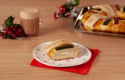 ROSCA de REYES preparada con Leche Evaporada CARNATION® CLAVEL® ROSCA de REYES preparada con Leche Evaporada CARNATION® CLAVEL®