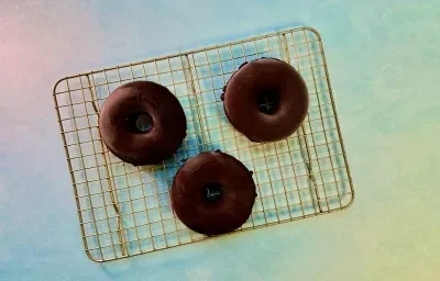 Donas de chocolate y manzana