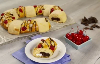 Rosca de reyes rellena de chocolate Rosca de reyes rellena de chocolate