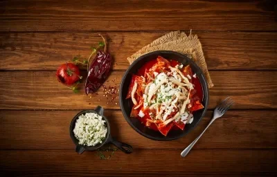 Chilaquiles rojos con pollo Chilaquiles rojos con pollo