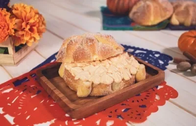 PAN de MUERTO RELLENO de CALABAZA preparado con Leche Condensada LA LECHERA® PAN de MUERTO RELLENO de CALABAZA preparado con Leche Condensada LA LECHERA®