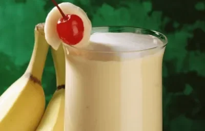 Licuado de plátano y durazno Licuado de plátano y durazno