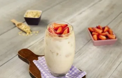 Agua de avena con fresa Agua de avena con fresa