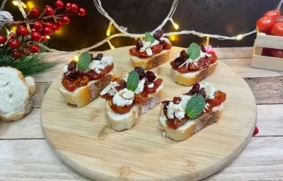 Toast de Queso con Arándanos Toast de Queso con Arándanos