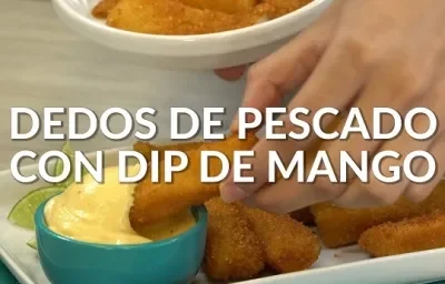 Dedos de pescado con dip de mango Dedos de pescado con dip de mango