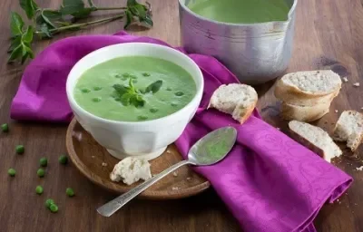 Crema de chícharo con menta Crema de chícharo con menta