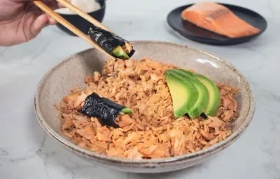 SALMON RICE preparado con Salsa de soya MAGGI® SALMON RICE preparado con Salsa de soya MAGGI®