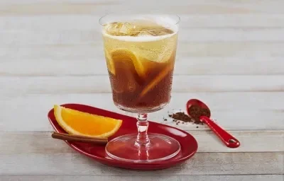 Soda de café, naranja y canela