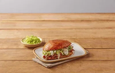 Pambazos de carne deshebrada Pambazos de carne deshebrada