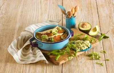 Tacos de pescado con aderezo de aguacate Tacos de pescado con aderezo de aguacate