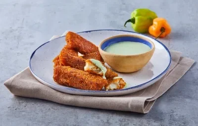 Dedos de pescado con dip de habanero