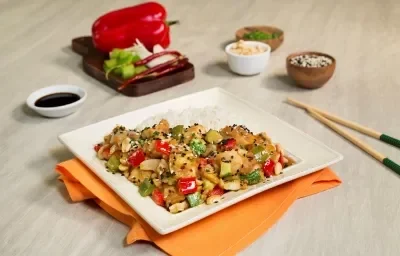 Pollo oriental con verduras Pollo oriental con verduras