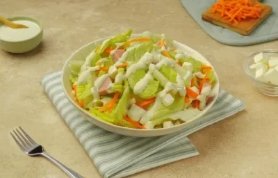 Ensalada con Aderezo de Yogurt y Perejil Ensalada con Aderezo de Yogurt y Perejil