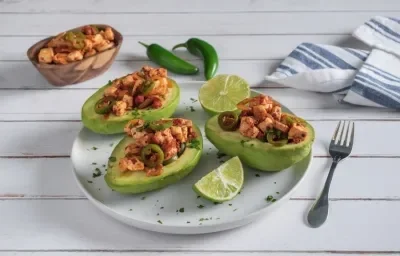 Aguacates Rellenos de Choriqueso