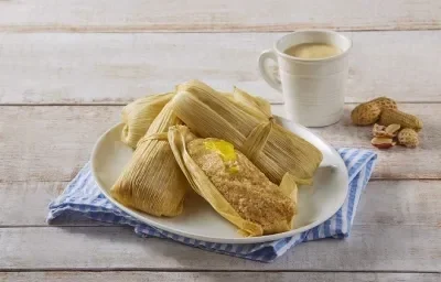 Tamal de cacahuate y piña Tamal de cacahuate y piña