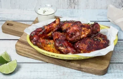 Alitas en Salsa de Jmaica