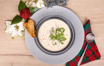 CREMA de QUESO preparada con Leche Evaporada CARNATION® CLAVEL® CREMA de QUESO preparada con Leche Evaporada CARNATION® CLAVEL®