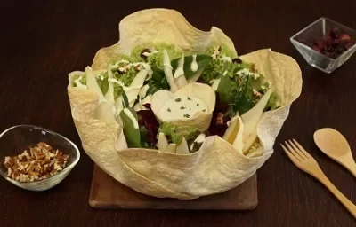 Ensalada con aderezo de queso azul y tomillo
