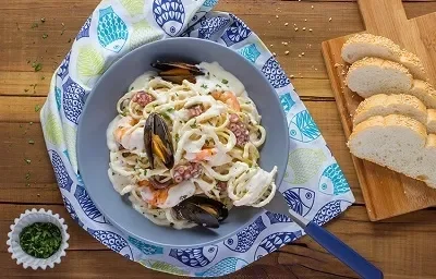 Espagueti con mariscos en salsa cremosa Espagueti con mariscos en salsa cremosa