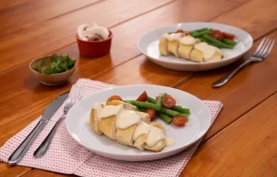 Pechuga de pollo en salsa de queso Pechuga de pollo en salsa de queso