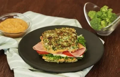 Sándwich de brócoli y coliflor Sándwich de brócoli y coliflor