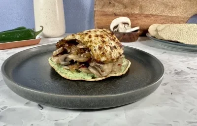 Tostadas de Hongos con Salsa de Aguacate Tostadas de Hongos con Salsa de Aguacate