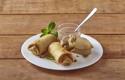 Rollitos de plátano con salsa de choco nuez