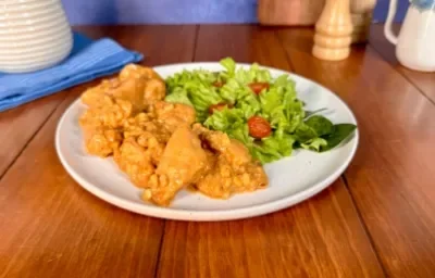 Pollo en Chipotle con Granos de Elote