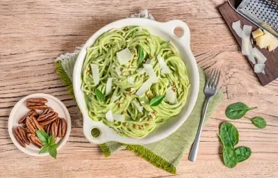 Espagueti con Salsa de Espinaca y Nuez Espagueti con Salsa de Espinaca y Nuez
