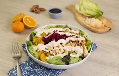 Ensalada con aderezo de parmesano Ensalada con aderezo de parmesano