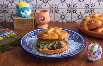 Sándwich de Pan de Muerto Sándwich de Pan de Muerto