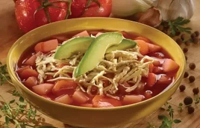 Caldo de pollo con tomate y chipotle Caldo de pollo con tomate y chipotle
