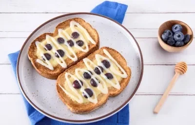 PAN con MORAS preparado con Leche Condensada LA LECHERA® Sirve Fácil