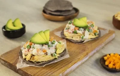 Tostada de ensalada rusa Tostada de ensalada rusa