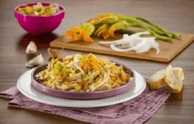 PASTA CON SALSA DE FLOR DE CALABAZA PASTA CON SALSA DE FLOR DE CALABAZA
