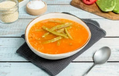Sopa de Nopales con Quinoa