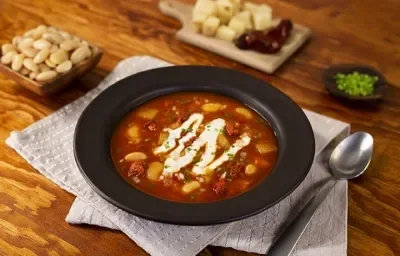 Sopa de alubias con chorizo Sopa de alubias con chorizo