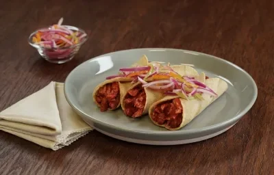 TAQUITOS DE CERDO CON ACHIOTE TAQUITOS DE CERDO CON ACHIOTE
