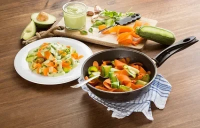 Espagueti de vegetales en salsa de aguacate Espagueti de vegetales en salsa de aguacate