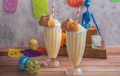 Malteada de Pan de Muerto Malteada de Pan de Muerto