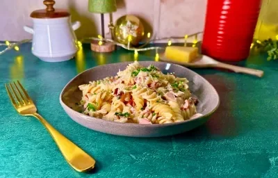 Rotini cremoso con jamón