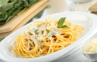 Spaghetti a la crema de albahaca Spaghetti a la crema de albahaca