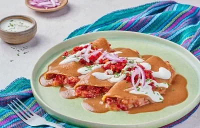 Enfrijoladas de Choriqueso Enfrijoladas de Choriqueso