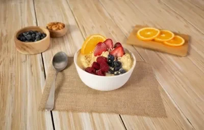 SMOOTHIE BOWL preparado con CARNATION® CLAVEL®